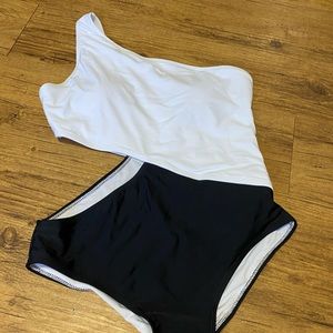 Shein swim suit never worn size medium